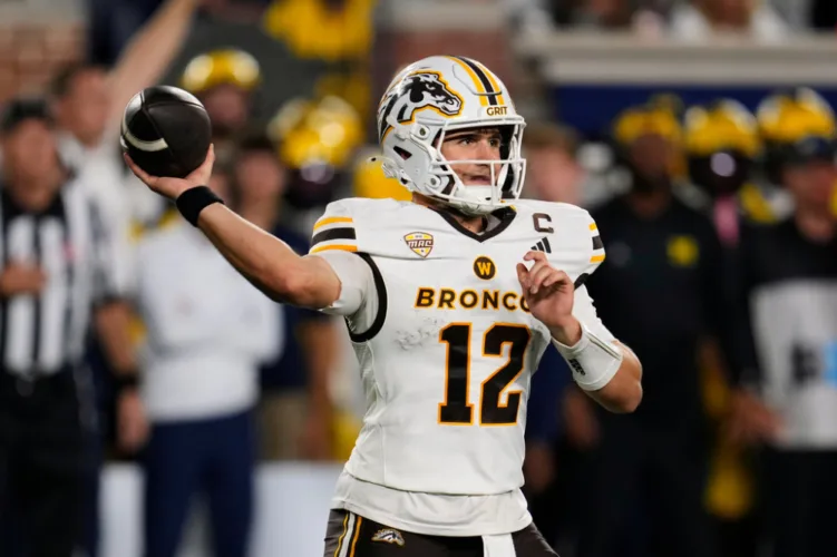 Michigan catches Hail Mary to avoid WMU upset